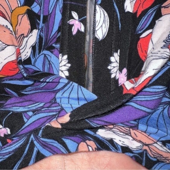 Free People Keepin On Shirt Dark Floral Twist Front Tie Sleeve Casual Size XS - Picture 9 of 15